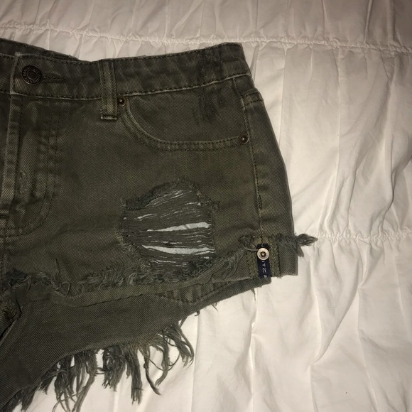 Litz distressed army green shorts - Picture 2 of 3
